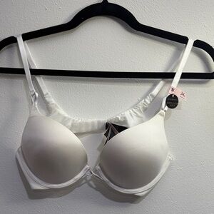 VICTORIA SECRET BOMBSHELL PUSH UP BRA WHITE